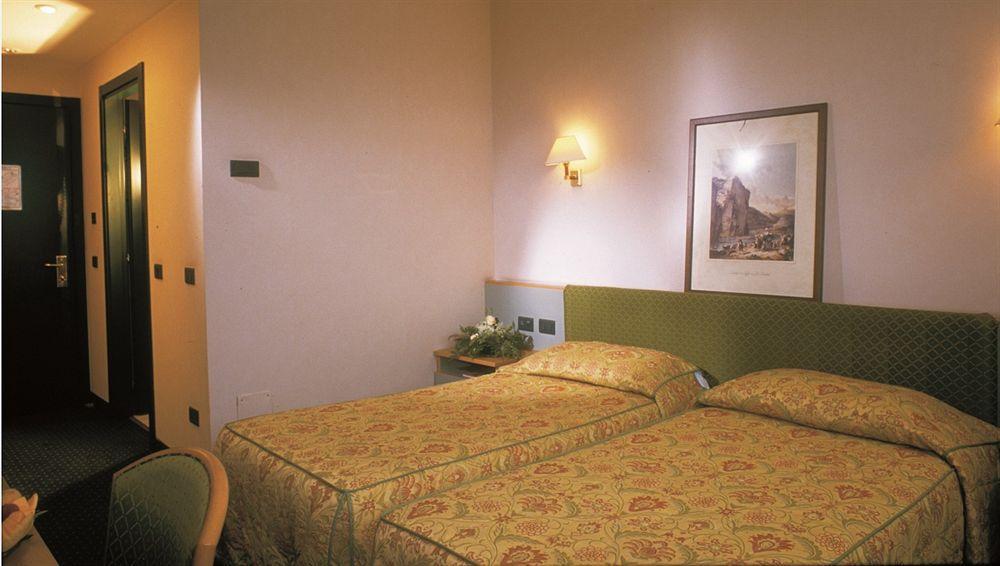 雷格酒店 圣多纳托-米拉内塞 客房 照片